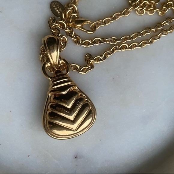 Stunning vintage Nolan Miller long necklace with green and clear stones - Picture 9 of 10